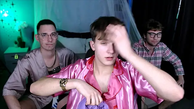 Snapshot of travis_wolf_ chatting on November 22, 8:52 pm travis wolf online show from November 22, 8:52 pm