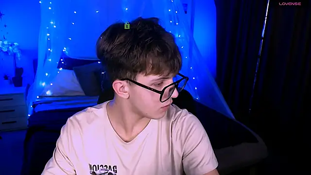 Snapshot of travis_wolf_ chatting on November 24, 7:57 pm travis wolf online show from November 24, 7:57 pm