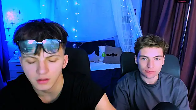 Snapshot of travis_wolf_ chatting on December 13, 8:47 pm travis wolf online show from December 13, 8:47 pm