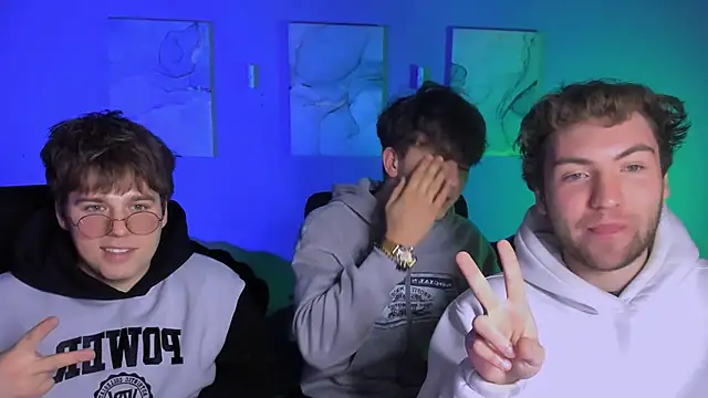 Snapshot of travis_wolf_ chatting on February 12, 10:10 am travis wolf online show from February 12, 10:10 am