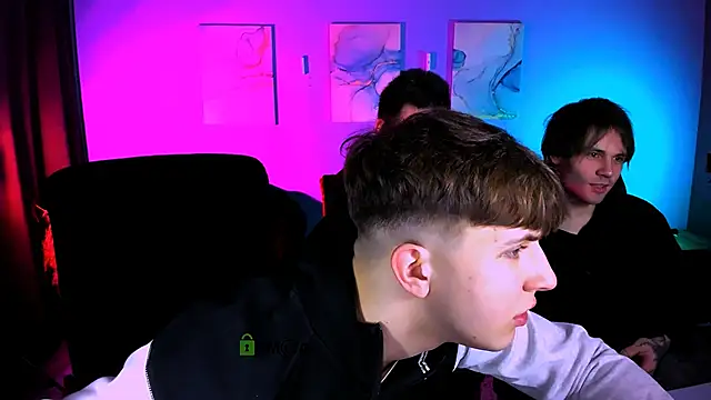 Snapshot of travis_wolf_ chatting on February 16, 9:49 am travis wolf online show from February 16, 9:49 am