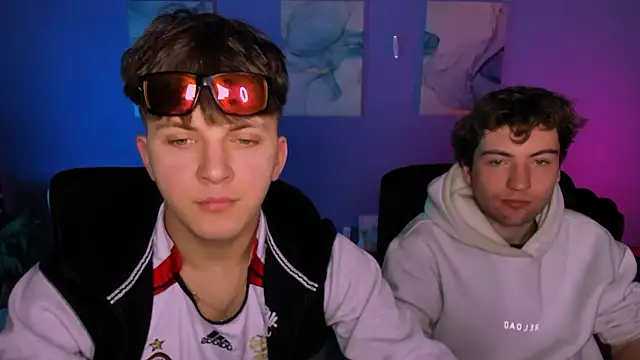 Snapshot of travis_wolf_ chatting on February 19, 10:00 am travis wolf online show from February 19, 10:00 am