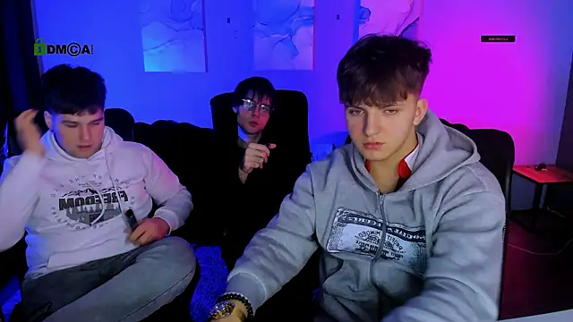 Snapshot of travis_wolf_ chatting on February 20, 9:32 am travis wolf online show from February 20, 9:32 am