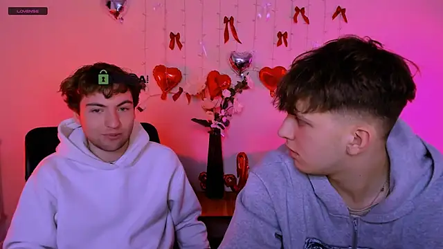 Snapshot of travis_wolf_ chatting on February 21, 9:43 am travis wolf online show from February 21, 9:43 am