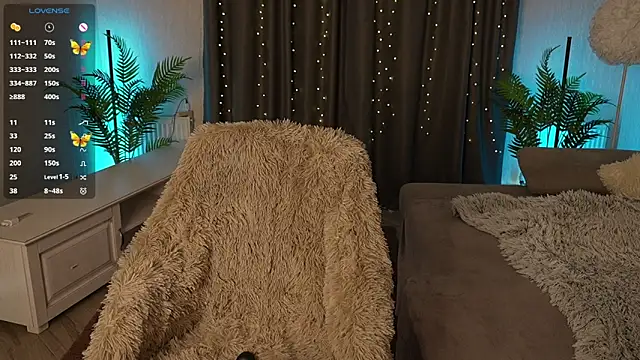 ValenciiaQ online show from October 8, 7:11 pm