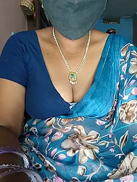 Snapshot of SindhuHappy chatting on July 17, 11:31 pm SindhuHappy online show from July 17, 11:31 pm