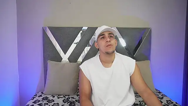 Snapshot of massimo_vidal_ chatting on October 1, 12:22 pm massimo vidal  online show from October 1, 12:22 pm