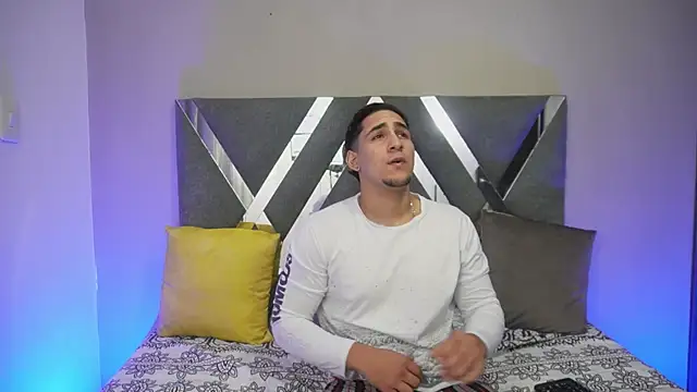 Snapshot of massimo_vidal_ chatting on October 3, 3:58 am massimo vidal  online show from October 3, 3:58 am