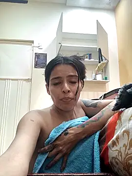 Snapshot of SaraBust chatting on September 23, 1:41 am SaraBust online show from September 23, 1:41 am