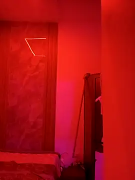 Snapshot of SaraBust chatting on October 18, 2:25 am SaraBust online show from October 18, 2:25 am