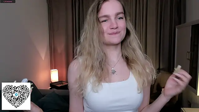 Snapshot of KerenFurguson chatting on October 8, 8:17 pm KerenFurguson online show from October 8, 8:17 pm