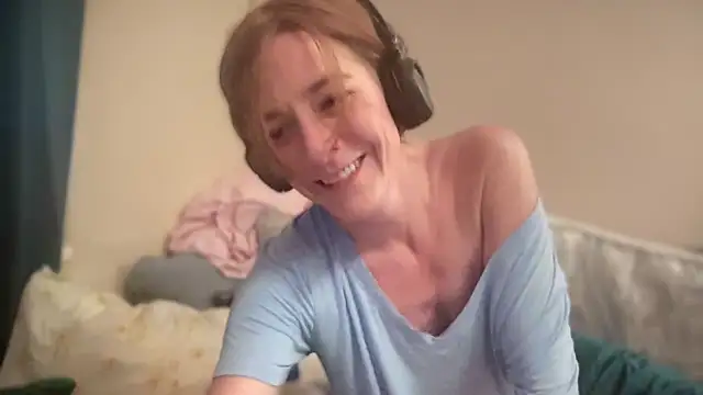 lookitsmay online show from September 23, 4:32 pm