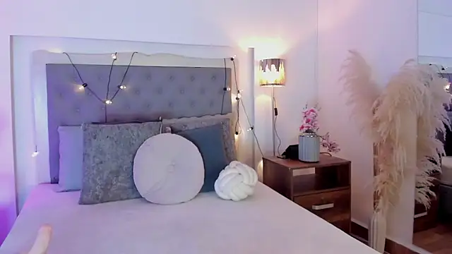 aby smiith  online show from April 14, 7:53 pm