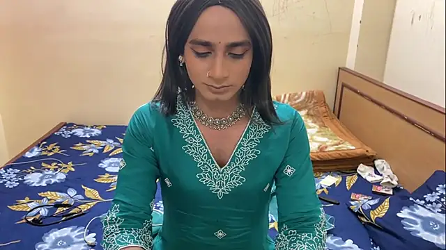 LuvLayla online show from January 9, 8:10 pm