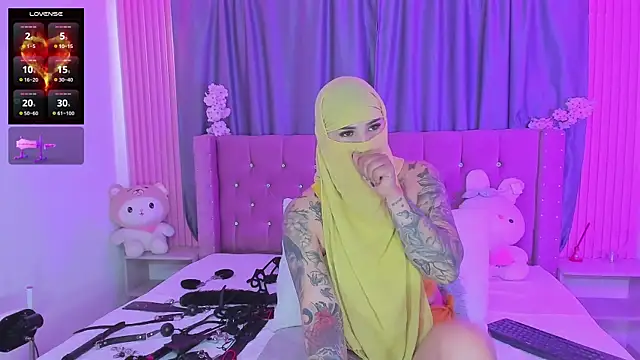 Nayla-Mouna online show from February 27, 7:36 pm