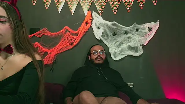  leda swan  online show from October 18, 1:34 pm