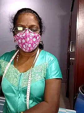 Snapshot of umashreetamil chatting on January 16, 6:06 am umashreetamil online show from January 16, 6:06 am