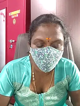 Snapshot of umashreetamil chatting on February 10, 5:28 pm umashreetamil online show from February 10, 5:28 pm