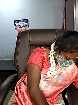 Snapshot of umashreetamil chatting on March 13, 4:13 pm umashreetamil online show from March 13, 4:13 pm