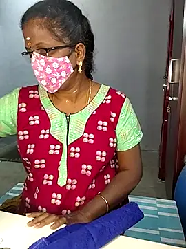 Snapshot of umashreetamil chatting on March 14, 1:49 pm umashreetamil online show from March 14, 1:49 pm