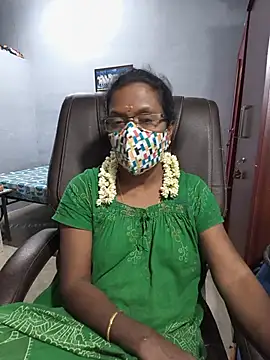 Snapshot of umashreetamil chatting on May 25, 1:22 am umashreetamil online show from May 25, 1:22 am