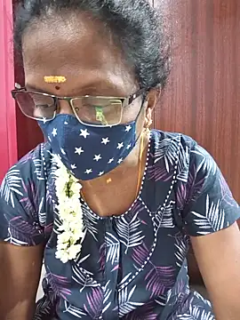 Snapshot of umashreetamil chatting on June 2, 4:09 pm umashreetamil online show from June 2, 4:09 pm