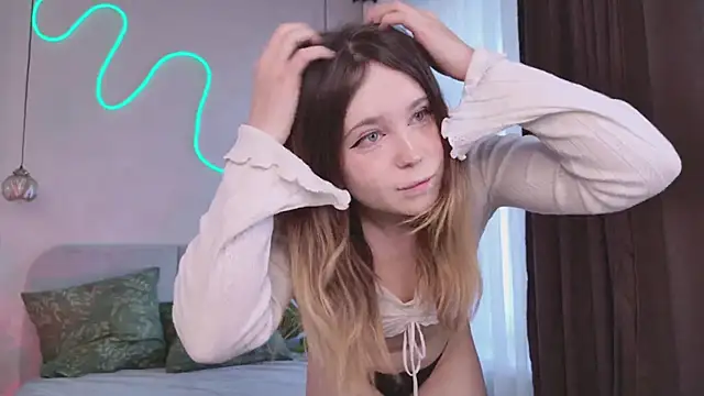 Lina Glow online show from April 22, 6:38 am