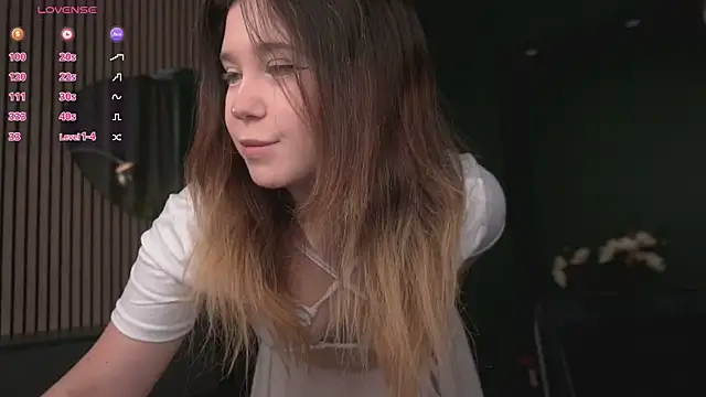 Snapshot of Lina_Glow chatting on June 5, 6:42 am Lina Glow online show from June 5, 6:42 am