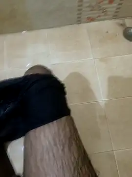 Snapshot of hairy-guy1 chatting on October 25, 5:15 am hairy-guy1 online show from October 25, 5:15 am