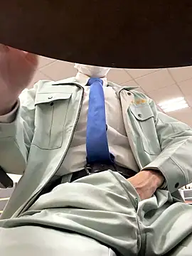 Snapshot of Daddygarry chatting on January 19, 7:56 am Daddygarry online show from January 19, 7:56 am