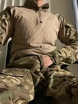 Snapshot of Daddygarry chatting on February 16, 4:03 pm Daddygarry online show from February 16, 4:03 pm