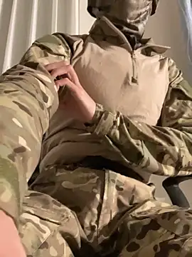 Snapshot of Daddygarry chatting on February 28, 2:18 pm Daddygarry online show from February 28, 2:18 pm