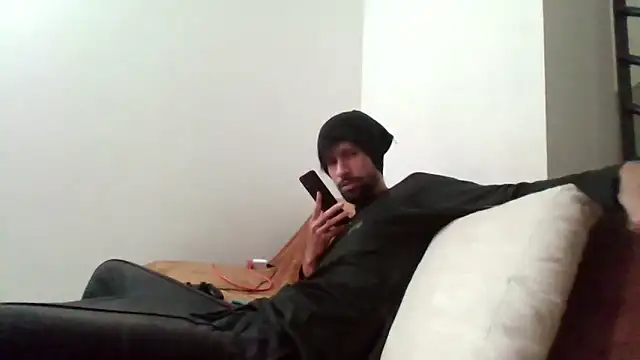 Alejandro92 cali online show from April 13, 2:00 pm