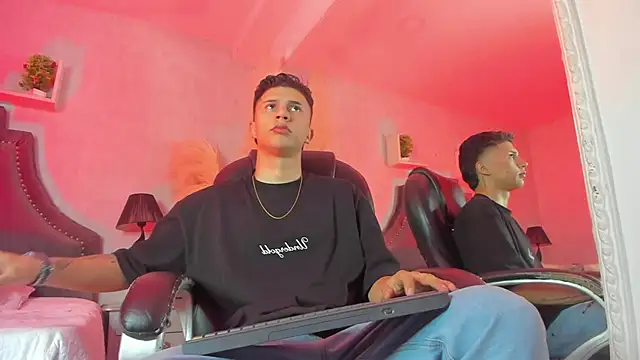 liaamsmiith  online show from January 10, 12:07 pm