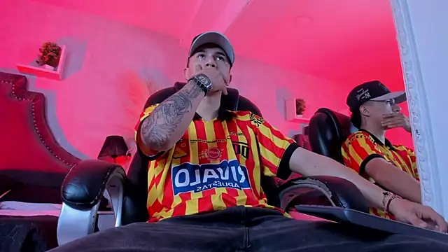 liaamsmiith  online show from January 16, 12:31 pm