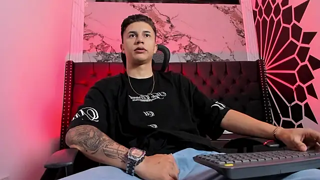 liaamsmiith  online show from February 2, 12:26 pm