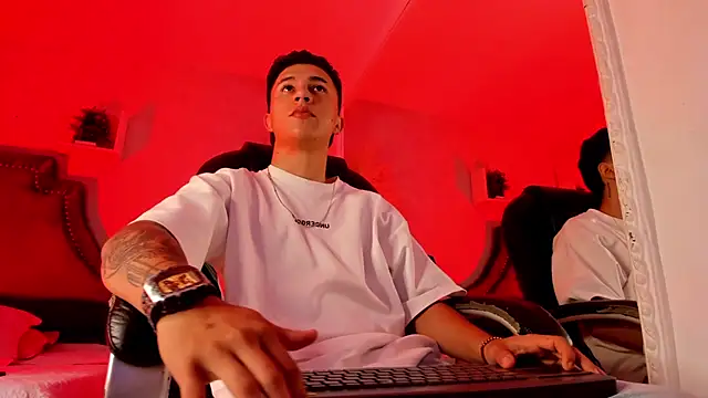 liaamsmiith  online show from February 10, 12:31 pm