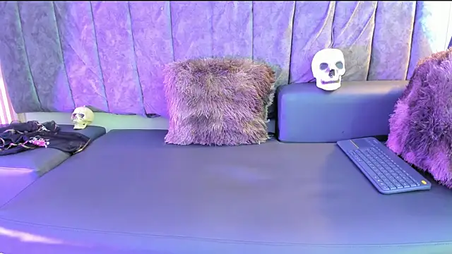 Snapshot of Rowan_Mills chatting on September 30, 8:25 pm Rowan Mills online show from September 30, 8:25 pm