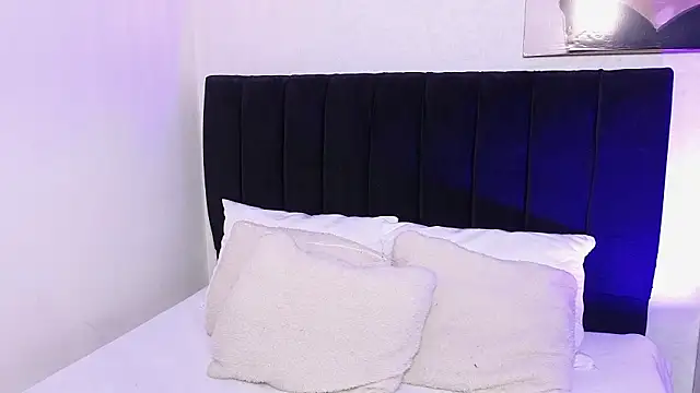 Snapshot of antonellariva_ chatting on March 12, 7:53 pm antonellariva online show from March 12, 7:53 pm