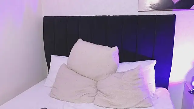 Snapshot of antonellariva_ chatting on April 15, 7:21 pm antonellariva online show from April 15, 7:21 pm