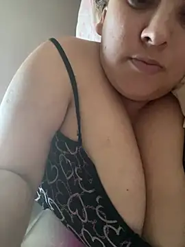 Snapshot of bruna438 chatting on February 22, 9:35 pm bruna438 online show from February 22, 9:35 pm