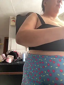 Snapshot of bruna438 chatting on February 23, 11:18 am bruna438 online show from February 23, 11:18 am