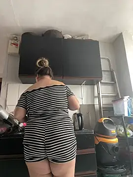 Snapshot of bruna438 chatting on February 25, 12:37 pm bruna438 online show from February 25, 12:37 pm