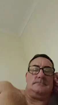 Snapshot of goldenman59 chatting on October 17, 11:29 pm goldenman59 online show from October 17, 11:29 pm