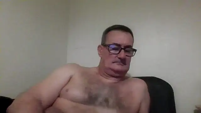 Snapshot of goldenman59 chatting on November 1, 4:31 pm goldenman59 online show from November 1, 4:31 pm