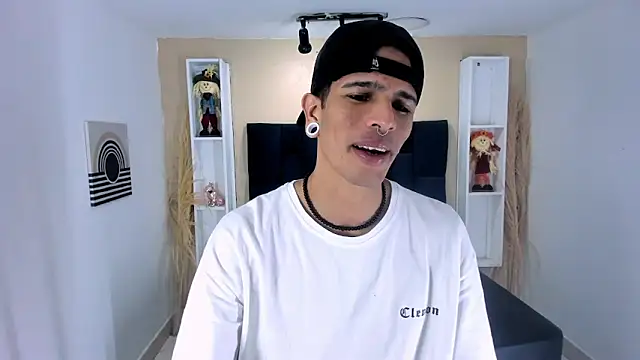 Snapshot of Franvill_Trato chatting on October 10, 7:35 pm Franvill Trato online show from October 10, 7:35 pm
