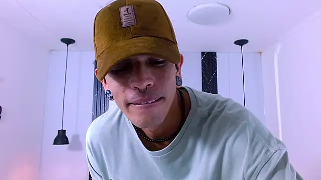 Franvill Trato online show from December 3, 8:18 pm