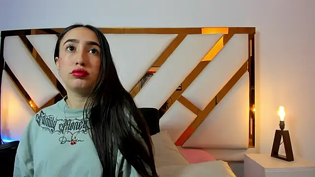 Niicolle Evanss online show from March 22, 1:36 pm