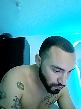 Snapshot of este_juan chatting on April 8, 12:43 am este juan online show from April 8, 12:43 am