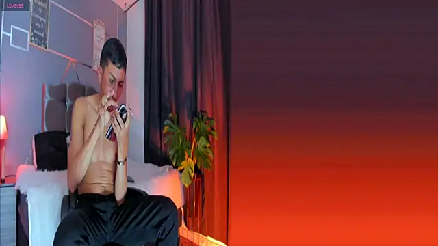 oliver mr  online show from October 25, 9:20 pm